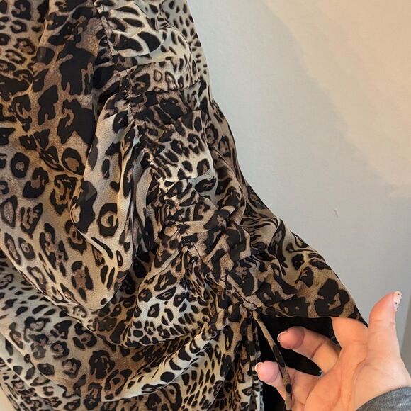 ASTR the label cheetah Animal Print ruched Midi short sleeve womens Dress M EUC - Picture 8 of 13